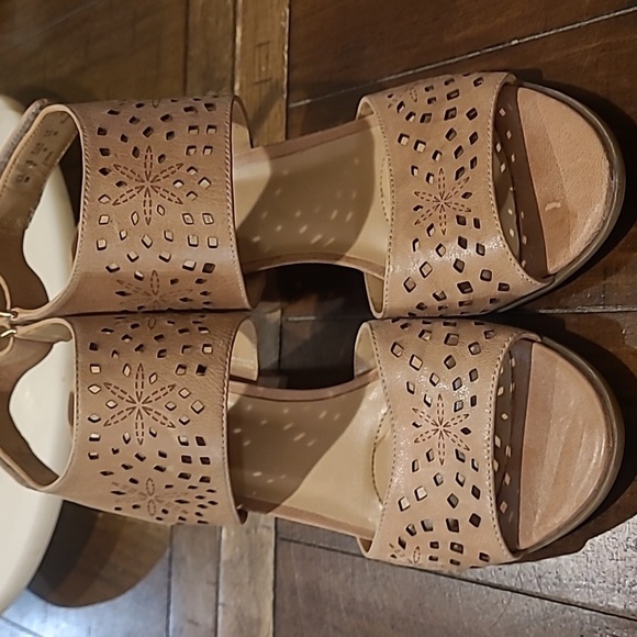 Naturalizer Zinna leather cut out sandals size 9 - Picture 1 of 7